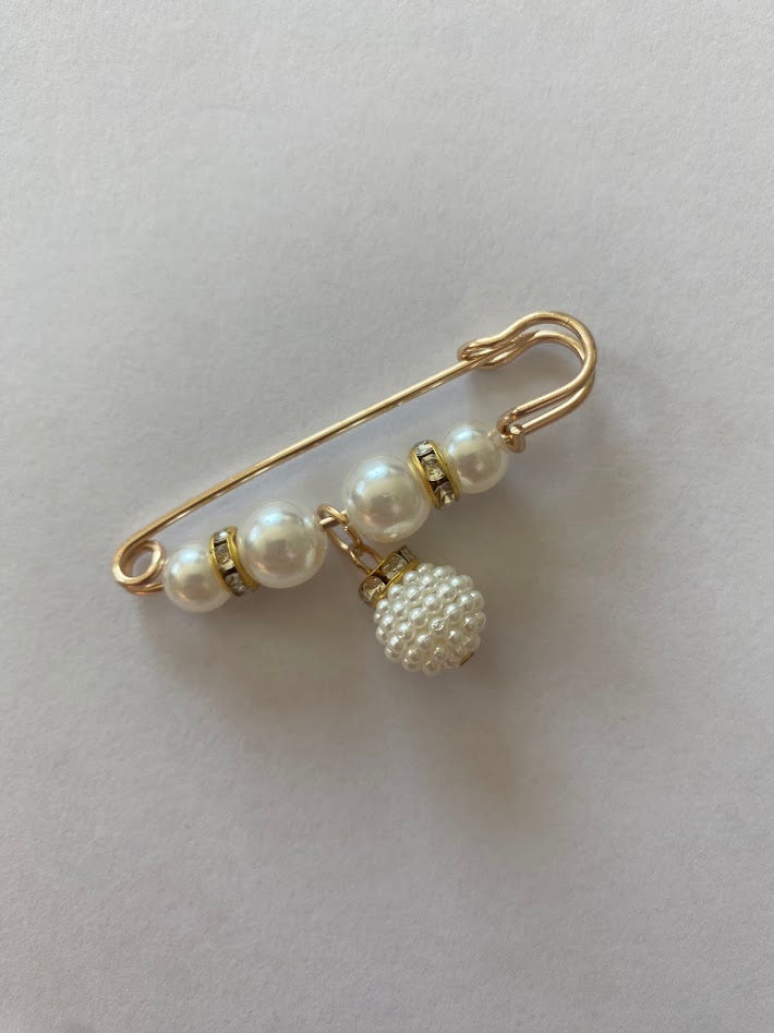 Alfinete com pérolas